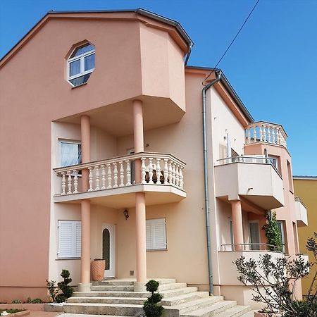 Apartments Suzana Novi Vinodolski Bagian luar foto