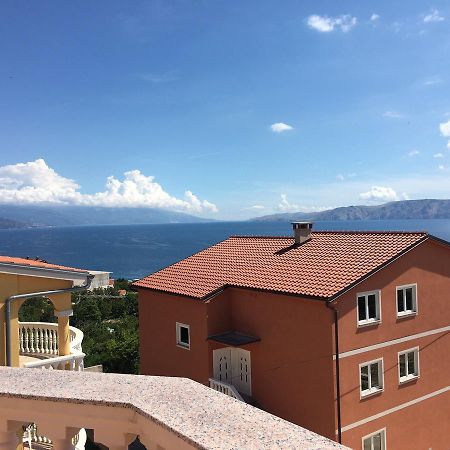 Apartments Suzana Novi Vinodolski Bagian luar foto