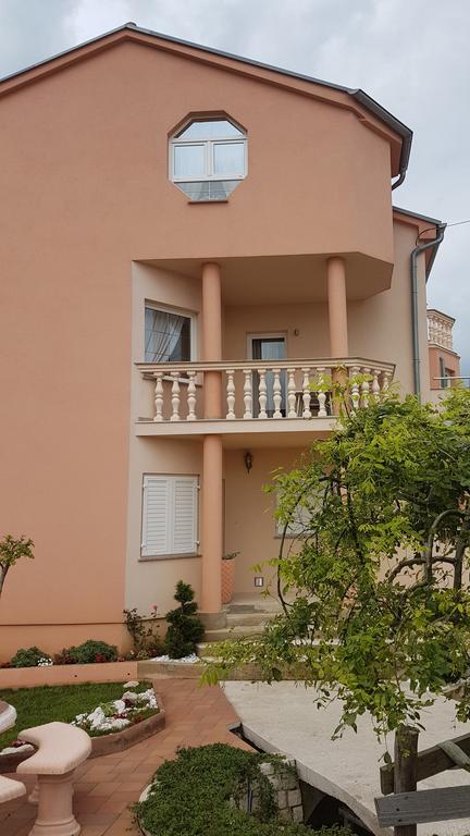 Apartments Suzana Novi Vinodolski Bagian luar foto